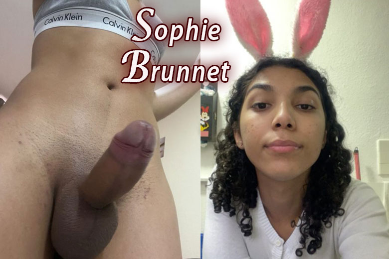  Sophie Brunnet  anuncio SP Olá prazer, sou a Sophie, uma bonequinha de 19 aninhos.Uma baixinha bem carinhosa, sou o estilo namoradinha, no momento não possuo local (Mas já estou providenciando ?) mas se quiser posso ir até seu local ou em Motéis.Sou discreta, feminina e delicada, com uma voz que você vai amar, um bom papo sempre  è bem vindo, estou aqui para te oferecer um atendimento de excelência, além de uma ótima companhia sou fluente em inglês e falo um pouco de espanhol.Altura: 1.58Peso: 48 kgPés: 35Atendo de Segunda a domingo.Meu atendimento vai muito além do sexo, vou ser a menininha que você sempre quis.